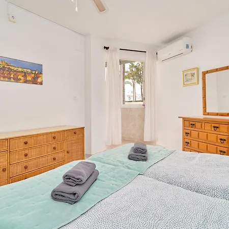 Large One Bed Apartment *
